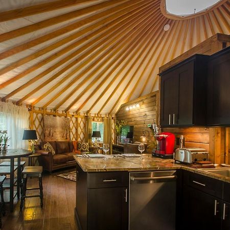 Spring Ridge Luxury Yurt - Creekside Glamping With Private Hot Tub Villa Topton Exterior foto