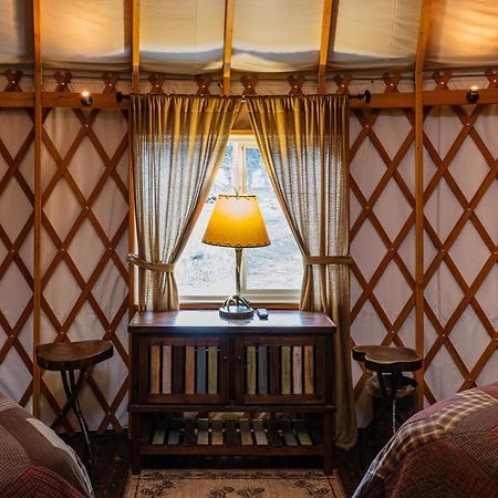 Spring Ridge Luxury Yurt - Creekside Glamping With Private Hot Tub Villa Topton Exterior foto