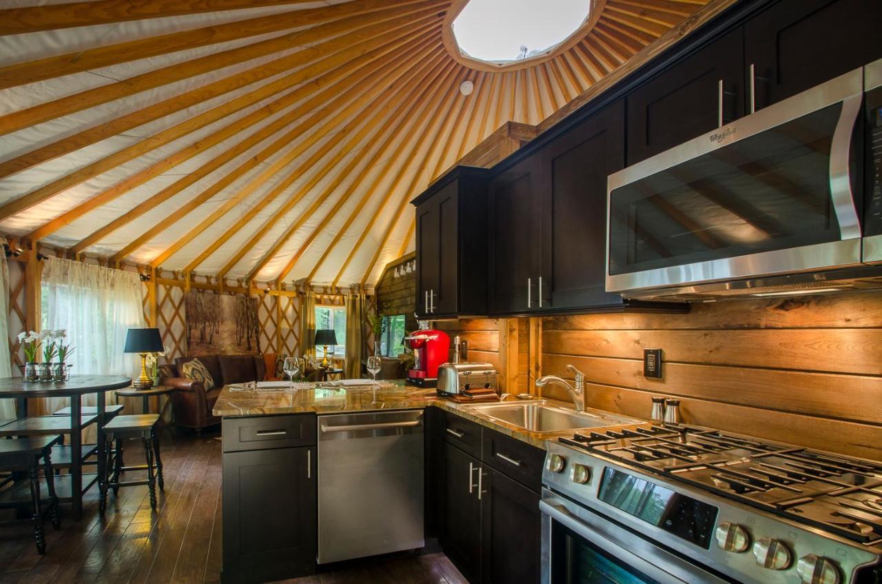 Spring Ridge Luxury Yurt - Creekside Glamping With Private Hot Tub Villa Topton Exterior foto