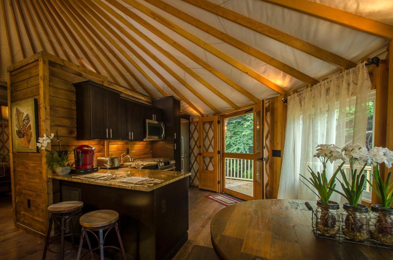 Spring Ridge Luxury Yurt - Creekside Glamping With Private Hot Tub Villa Topton Exterior foto